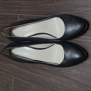 Nine West black leather pumps 3.5" heel height size 7